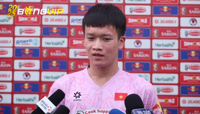 Hoàng Đức nghỉ đá CLB, cùng HLV Kim sang Malaysia đấu Man Utd Cơ hội cho Hoàng Đức khẳng định bản thân