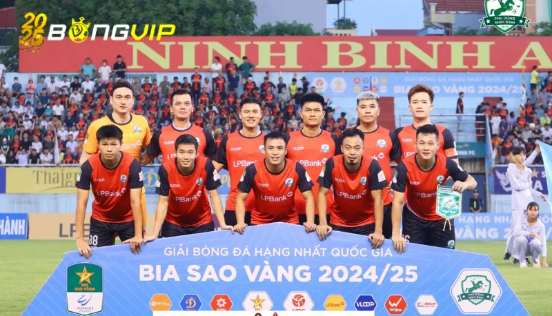 Hoàng Đức nghỉ đá CLB, cùng HLV Kim sang Malaysia đấu Man Utd Quyết định cho nghỉ thi đấu vòng 20 để phục vụ nhiệm vụ đặc biệt