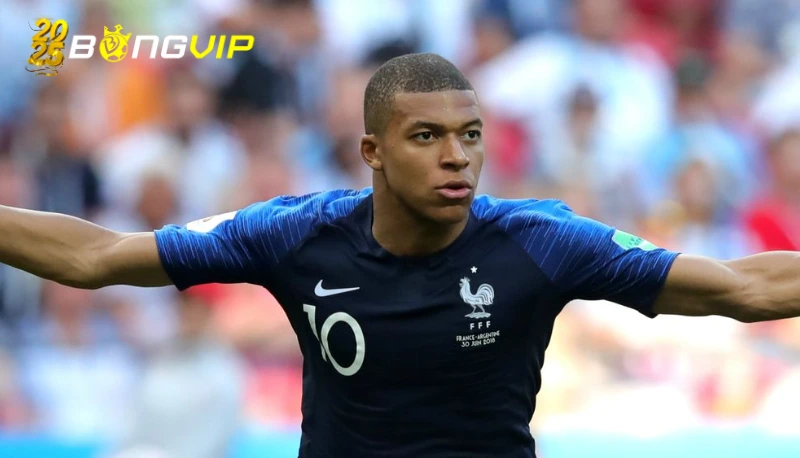 Mbappe lần đầu giành Giày Vàng châu Âu Kết thúc mùa giải rực rỡ - Mbappe lần đầu giành Giày Vàng châu Âu